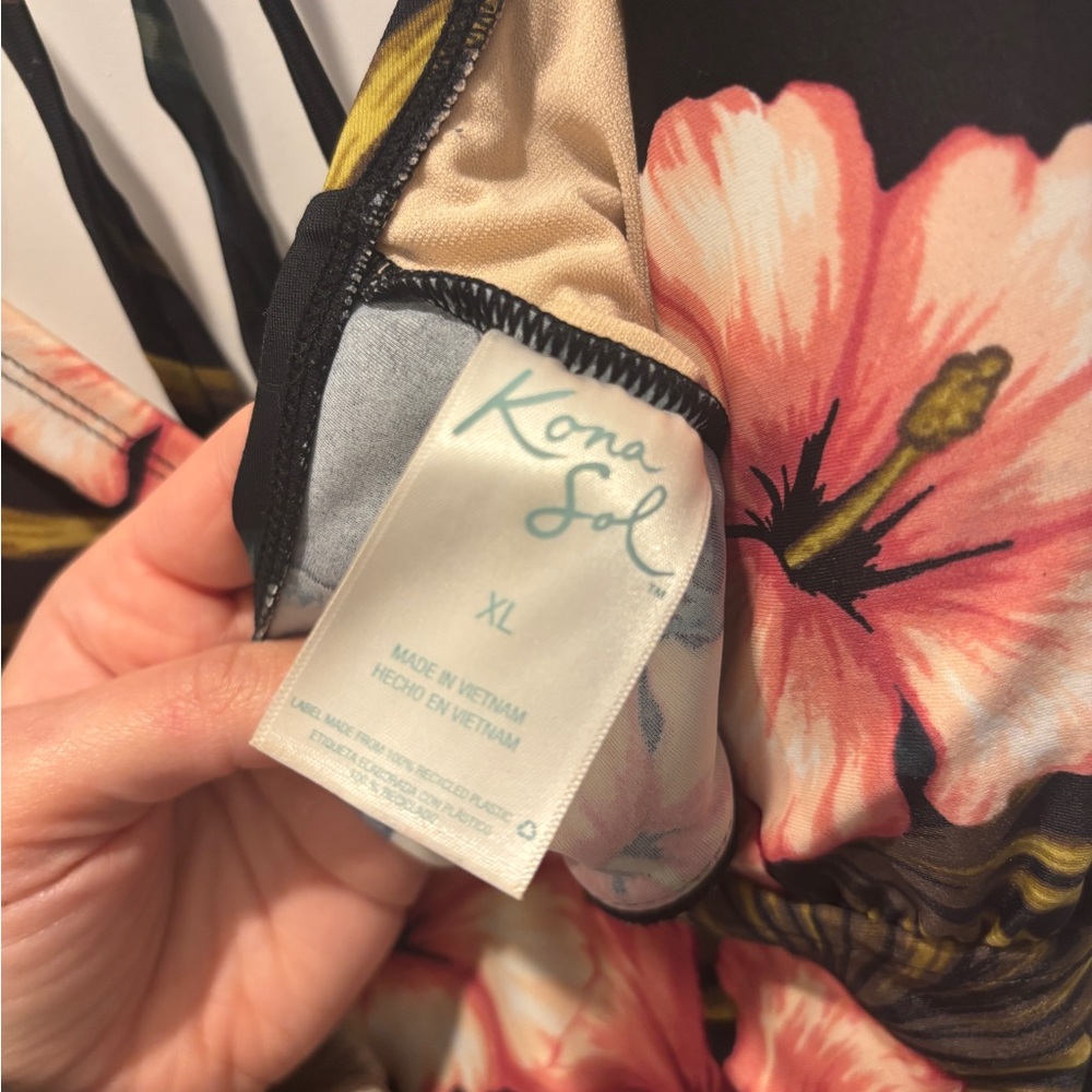 ✨2 TOPS✨
V-Neck Tankini Tops - Picture 5 of 5